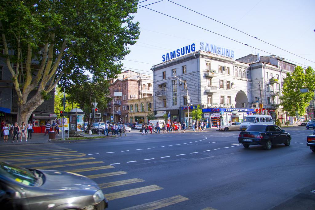 City Centre Apartments By Picnic Yerevan Bagian luar foto