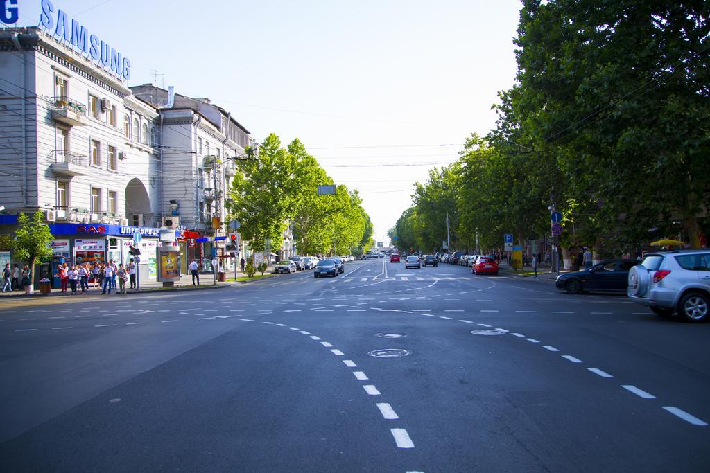 City Centre Apartments By Picnic Yerevan Bagian luar foto